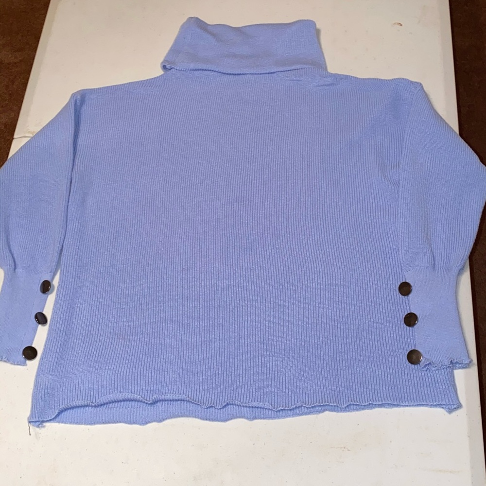 Turtle neck sweater with long sleeves